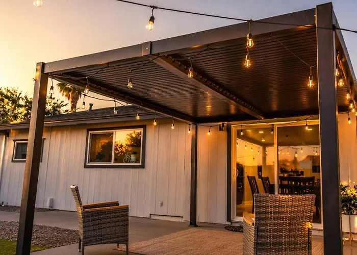Desert Escape Putting And Fire Pit Dom wakacyjny Scottsdale